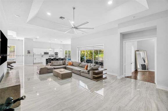 5646 NW 109th Ln, Coral Springs FL 33076