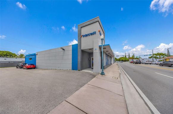 4725 SW 8th St, Miami FL 33134