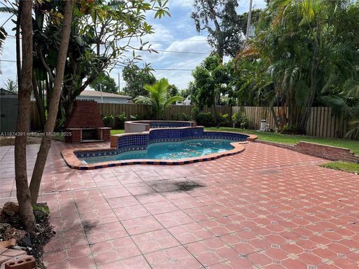 550 NE 174th St # 0, North Miami Beach FL 33162