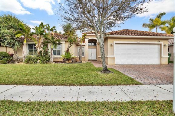 1553 SW 189th Ave, Pembroke Pines FL 33029