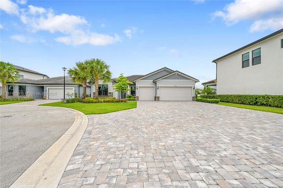 2340 Rollingwood Ct, Oakland Park FL 33309