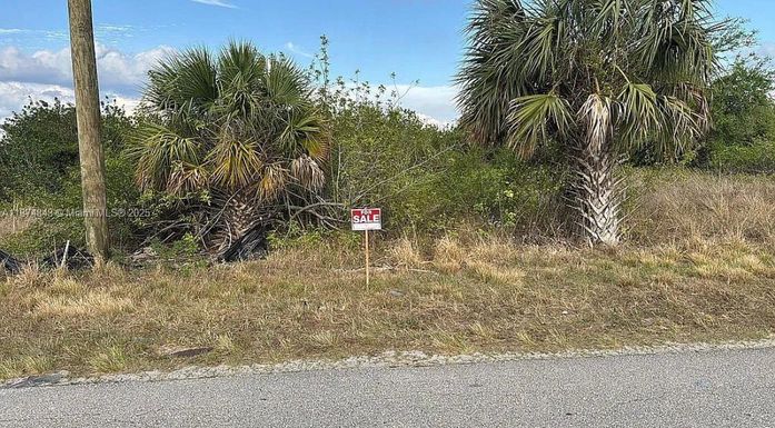 1022 Champion Ave, Lehigh Acres FL 33971