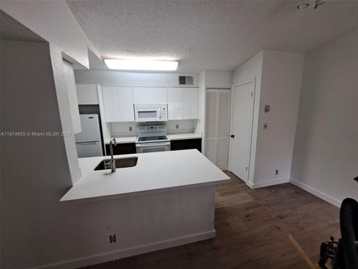 2946 S University Dr # 7206, Davie FL 33328