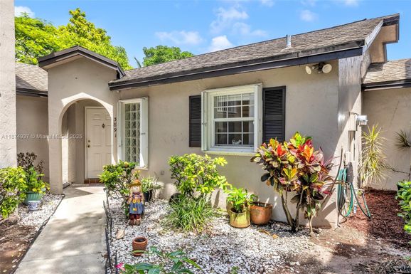 3891 NW 122nd Ter, Sunrise FL 33323