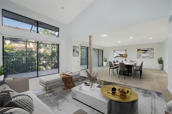 2000 S Bayshore Dr # 61, Miami FL 33133