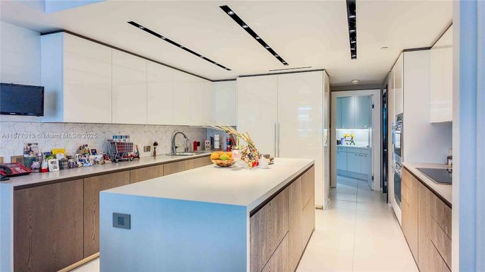 9999 Collins Ave, Bal Harbour FL 33154