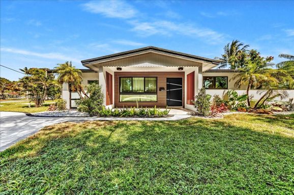 5890 SW 13th St, Plantation FL 33317