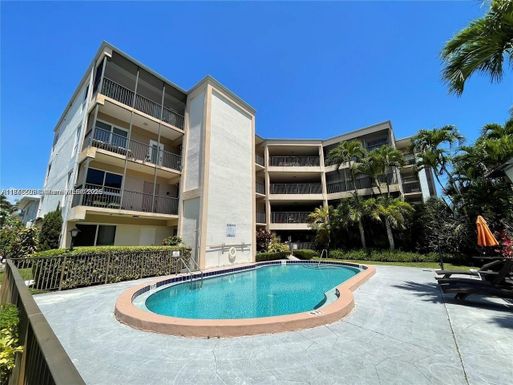 2420 E Diana Dr # 305, Hallandale Beach FL 33009