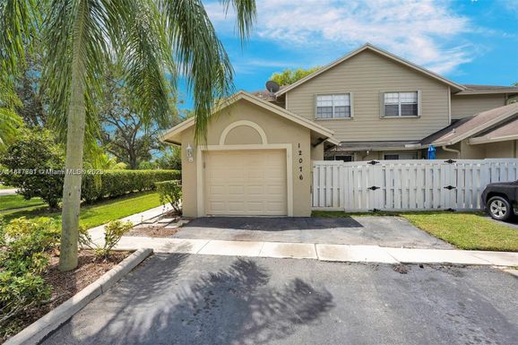 12076 NW 42nd St, Sunrise FL 33323