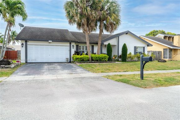 7354 NW 49th Ct, Lauderhill FL 33319