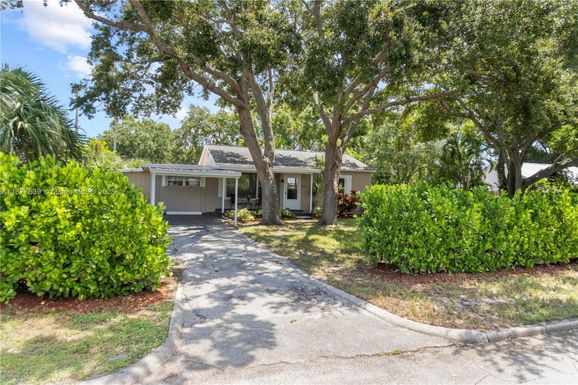 2446 18th Ave, Vero Beach FL 32960