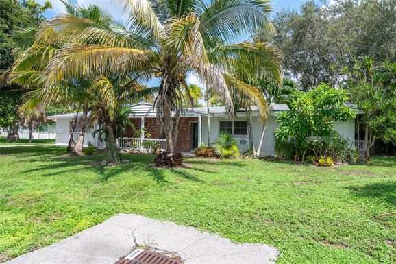 8465 SW 143rd  St, Palmetto Bay FL 33158