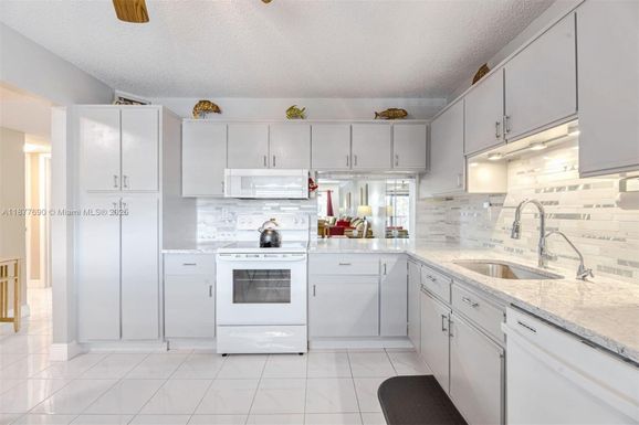 4955 E Sabal Palm Blvd # 305, Tamarac FL 33319