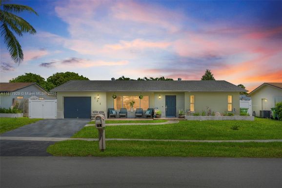 721 NW 98th Ave, Pembroke Pines FL 33024