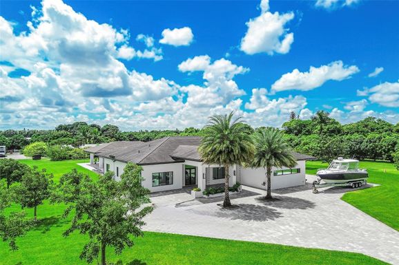 17950 SW 192nd St, Miami FL 33187