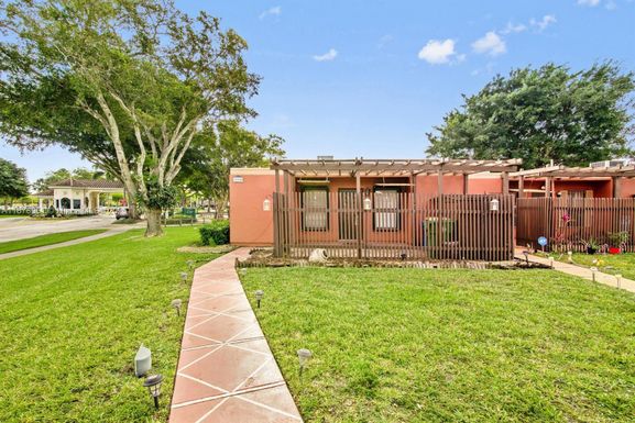 10300 W Fairway Rd, Pembroke Pines FL 33026