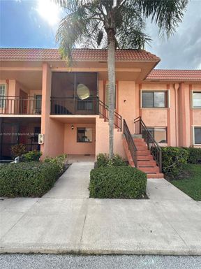227 Lakeview Dr # 103, Weston FL 33326