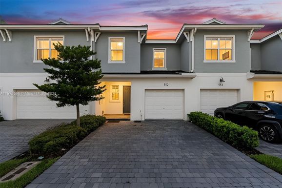552 Parsons Way, Deerfield Beach FL 33442