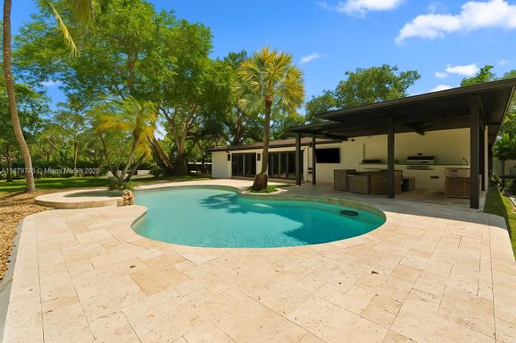 15202 SW 80th Ave, Palmetto Bay FL 33157