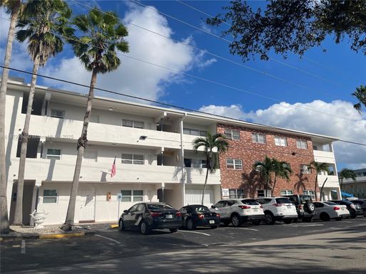 941 NE 170th St # 106A, Miami FL 33162
