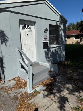 2813 Dewey St # C, Hollywood FL 33020