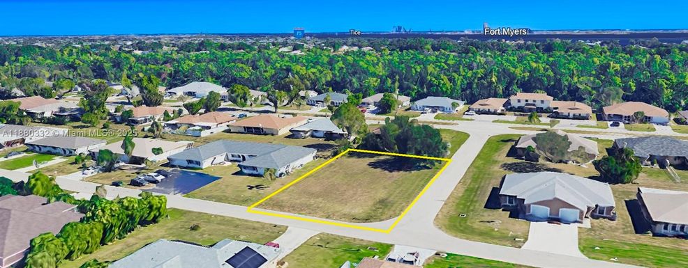 941 SE 23 Place, Cape Coral FL 33990