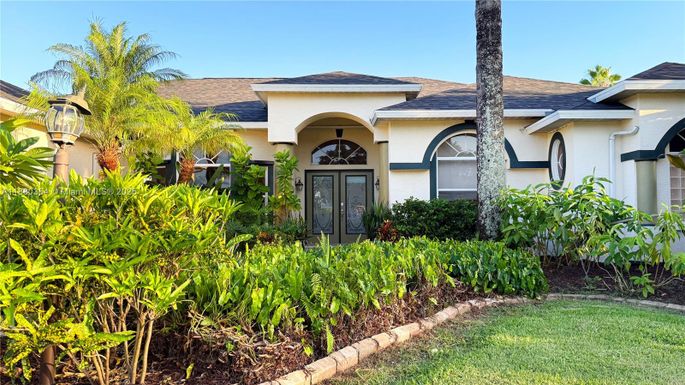 460 NE Cornwall Ave, Port St. Lucie FL 34983