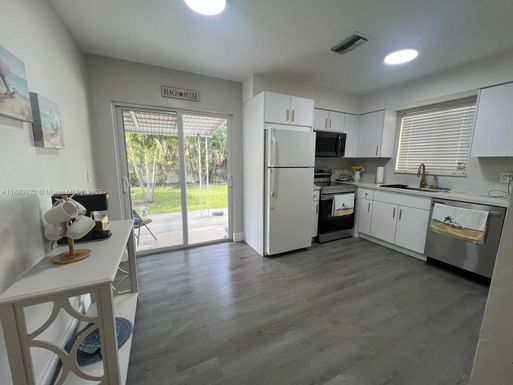 222 SW 8th St # B, Dania Beach FL 33004