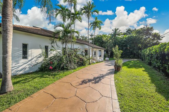 11461 SW 93rd St, Miami FL 33176
