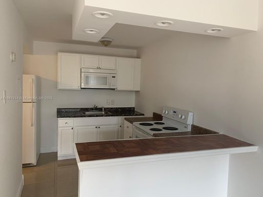 2025 NE 164th St # 219, North Miami Beach FL 33162