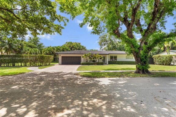 6301 Lake Geneva Rd, Miami Lakes FL 33014