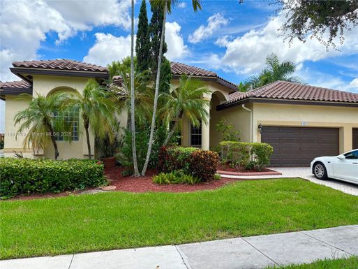 1925 NW 167th Ter, Pembroke Pines FL 33028