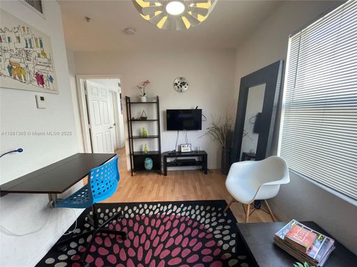 7326 Collins Ave # 207, Miami Beach FL 33141