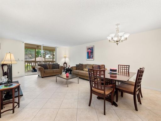 1001 NE 14th Ave # 207, Hallandale Beach FL 33009