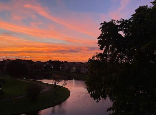 7840 NW 50th St # 505, Lauderhill FL 33351