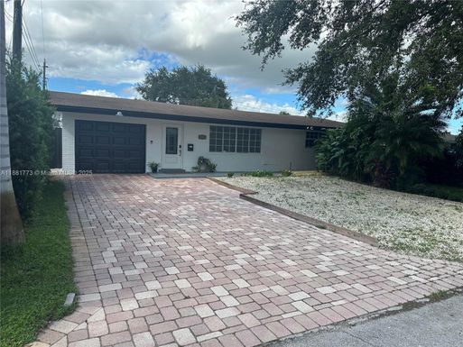 8521 NW 14th St # 1, Pembroke Pines FL 33024
