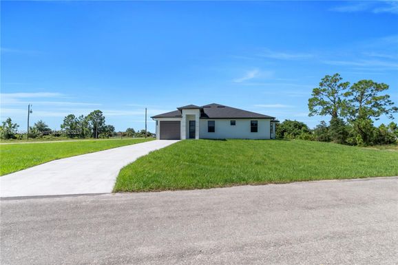 1110-1112 EISENHOWER BLVD, Lehigh Acres FL 33974