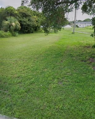 1015 Avenue F, Fort Pierce FL 34950