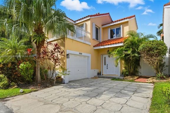 3625 Murano Dr, Hollywood FL 33021