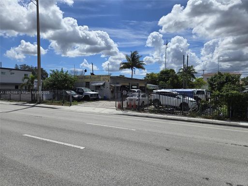 5314 Pembroke Rd, West Park FL 33021