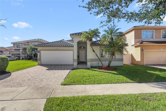 16762 NW 13th St, Pembroke Pines FL 33028