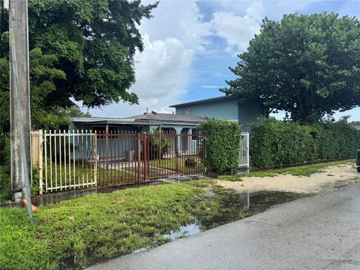 825 E 35th St, Hialeah FL 33013