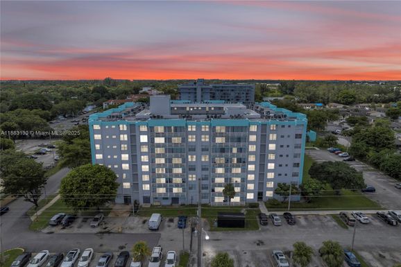 15600 NW 7th Ave # 708, Miami FL 33169