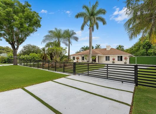 14401 SW 23rd St, Davie FL 33325