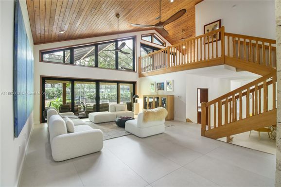 8120 SW 182nd St, Palmetto Bay FL 33157