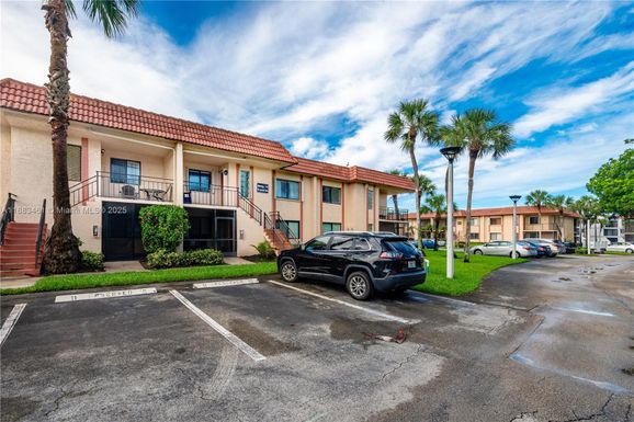 150 Lakeview Dr # 205, Weston FL 33326