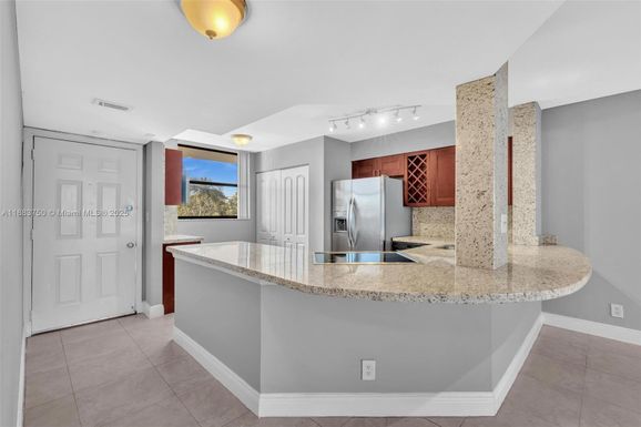 118 Lake Emerald Dr # 207, Oakland Park FL 33309