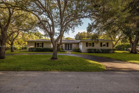 8445 SW 147th St, Palmetto Bay FL 33158