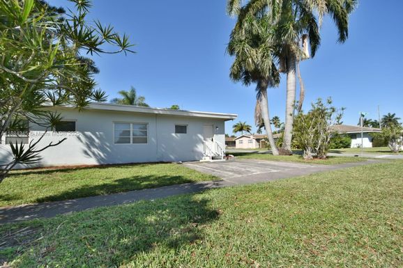 250 SE Park St # 3, Dania Beach FL 33004