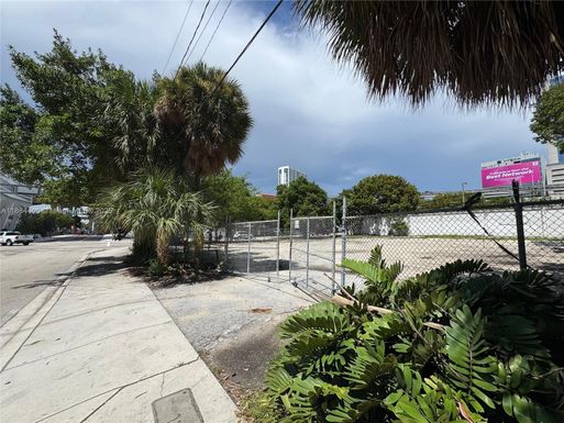 201 SE 2nd Ave, Miami FL 33131